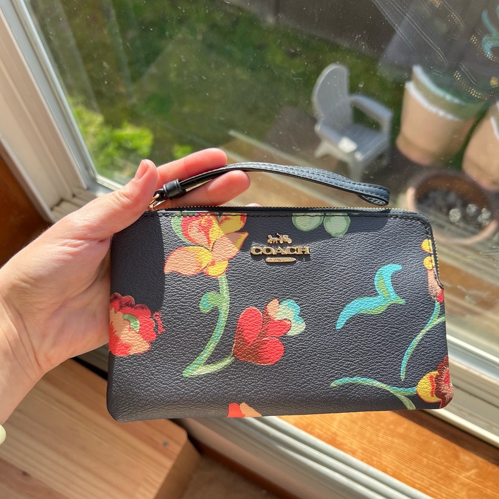 Coach Dreamy Land Floral Corner Zip Large Wristlet